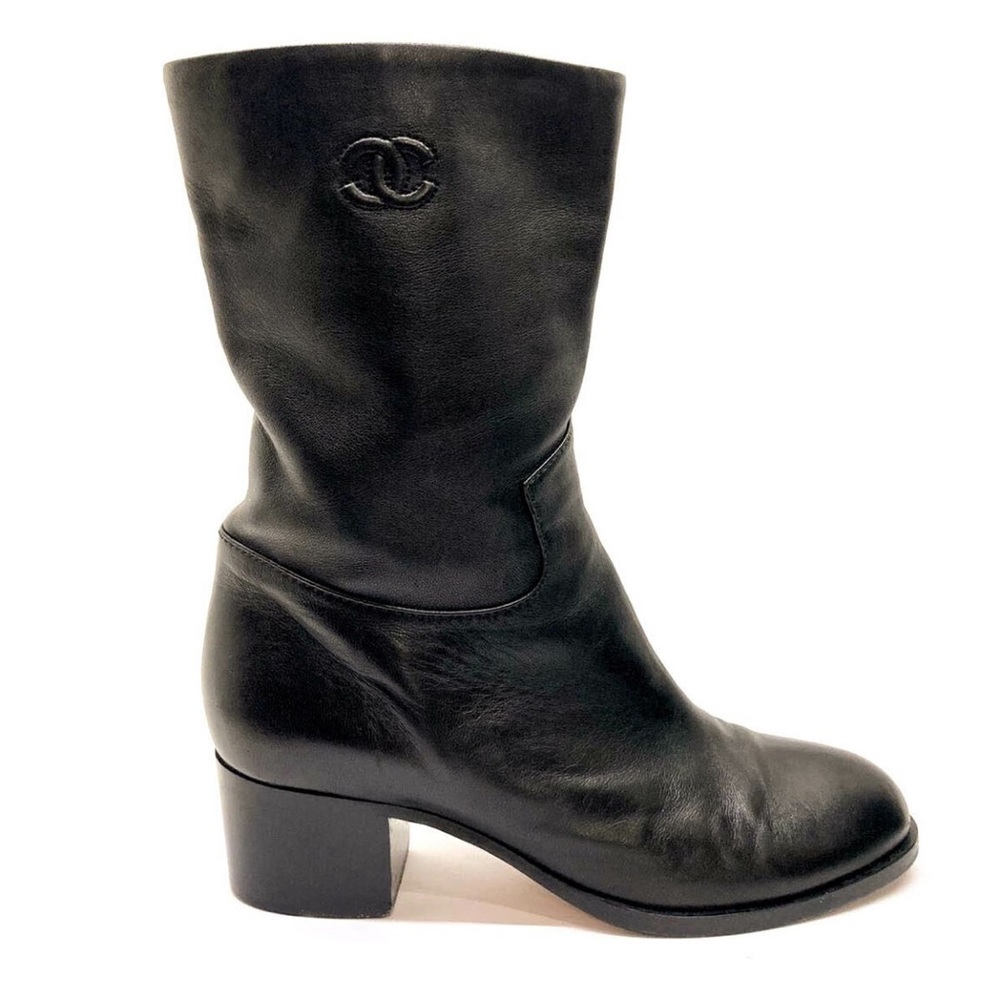 CHANEL BLACK LEATHER ANKLE BOOTS 39.5